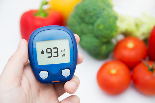 Men can fight Type 2 diabetes with home remedies to reduce blood sugar.